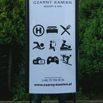 pylon-reklamowy-ovalex-reklama-swietlna-leutchwerbung-lightbox-kaseton-reklamowy-kaseton-swietlny-pylony-reklamowe-pylon
