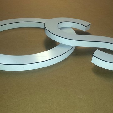 litery-oraz-znaki-3d-wykonane-z-styroduru-reklama-swietlna-leutchwerbung-lightbox-kaseton-reklamowy-kaseton-swietlny-pyl